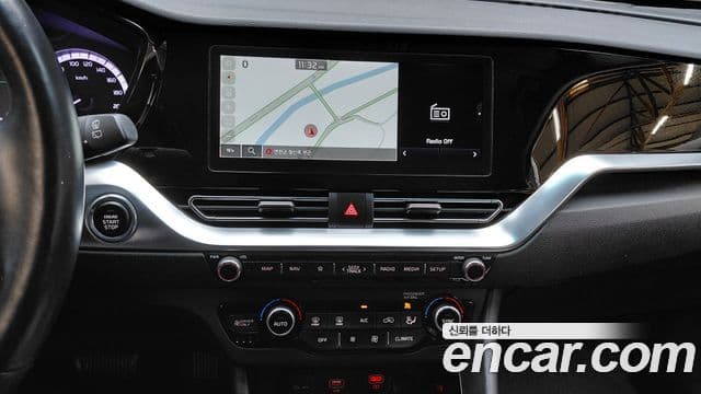 Kia Niro 2021 — ფოტო 13/20