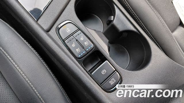 Kia Niro 2021 — ფოტო 18/20