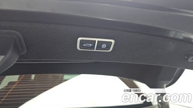 Genesis Electrified G80 2023 — фото 15 из 20