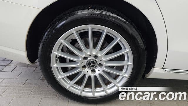 Mercedes-Benz E-Class 2021 — фото 5 из 20