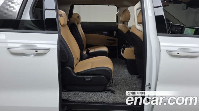Kia Carnival 2023 — Фото 11/20