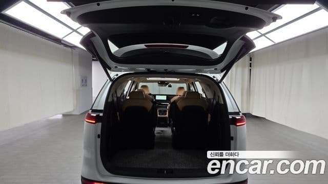 Kia Carnival 2023 — Фото 15/20