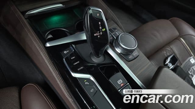 BMW 5 Series 2019 — Şəkil 9/20