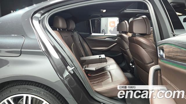 BMW 5 Series 2019 — Şəkil 12/20