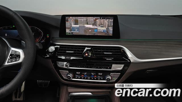 BMW 5 Series 2019 — Şəkil 14/20
