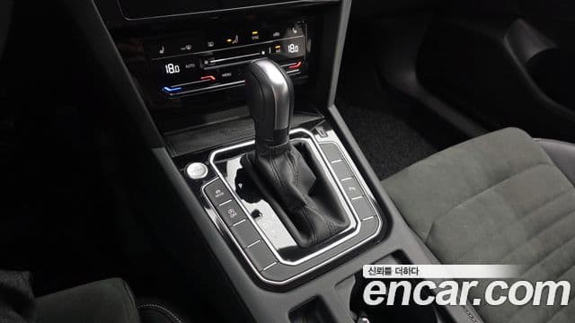 Volkswagen Passat GT 2022 — Şəkil 9/20