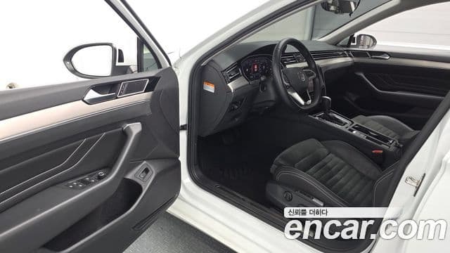 Volkswagen Passat GT 2022 — Şəkil 10/20