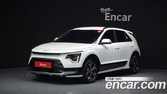 Kia Niro 2022 — ფოტო 1/20