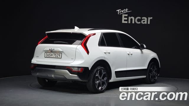 Kia Niro 2022 — ფოტო 2/20