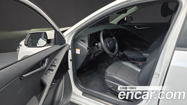 Kia Niro 2022 — ფოტო 10/20