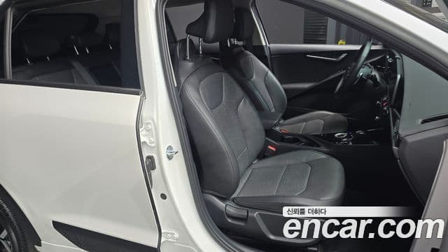 Kia Niro 2022 — ფოტო 11/20