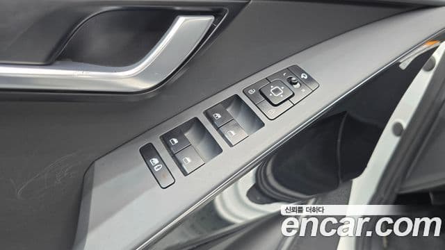 Kia Niro 2022 — ფოტო 13/20