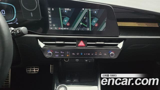 Kia Niro 2022 — ფოტო 19/20
