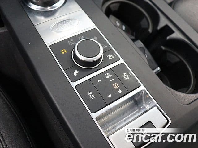 Land Rover Discovery 5 2019 — ფოტო 8/20
