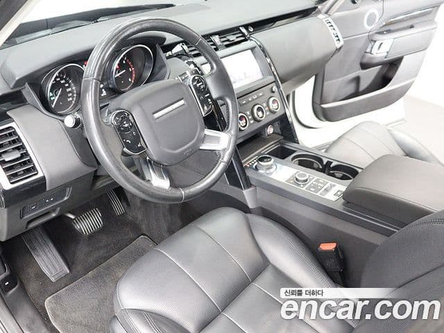 Land Rover Discovery 5 2019 — ფოტო 16/20