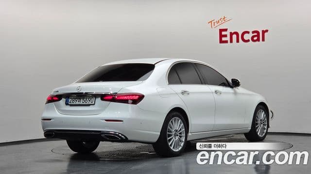 Mercedes-Benz E-Class 2021 — ფოტო 2/20