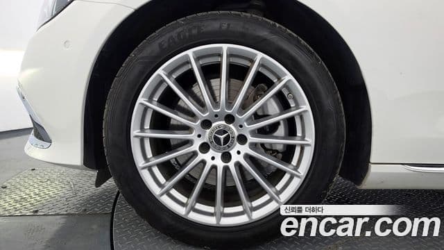 Mercedes-Benz E-Class 2021 — ფოტო 5/20