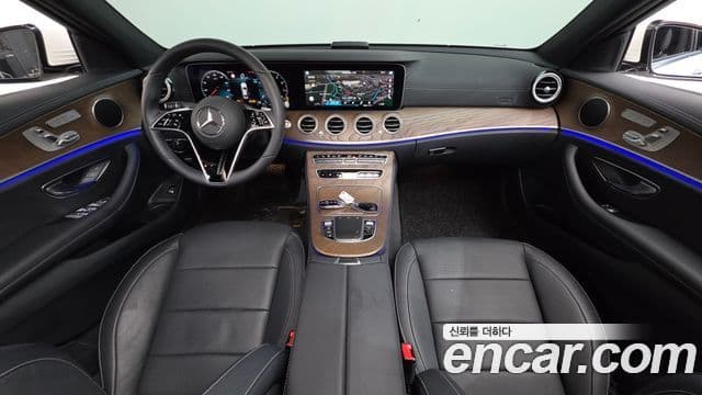 Mercedes-Benz E-Class 2021 — ფოტო 7/20