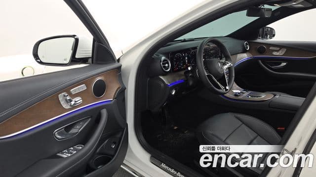 Mercedes-Benz E-Class 2021 — ფოტო 10/20