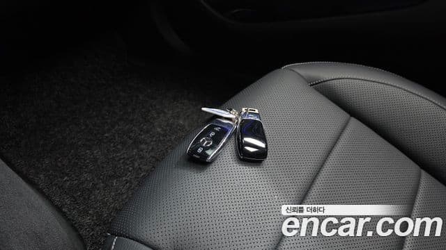 Mercedes-Benz E-Class 2021 — ფოტო 15/20