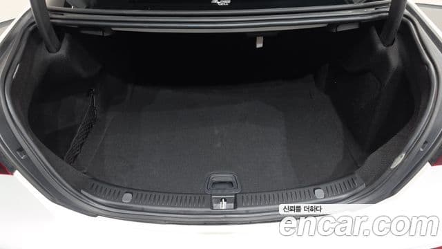 Mercedes-Benz E-Class 2021 — ფოტო 19/20