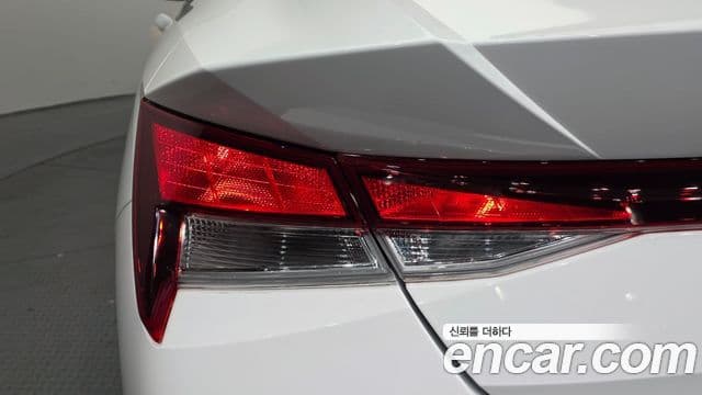 Hyundai The New Avante Hybrid 2023 — Şəkil 20/30