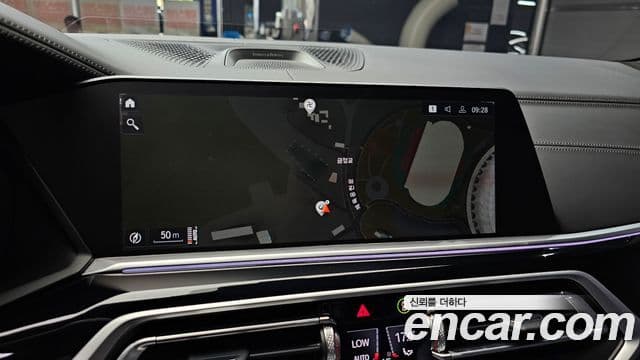 BMW X7 2021 — ფოტო 14/20