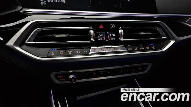 BMW X7 2021 — ფოტო 19/20