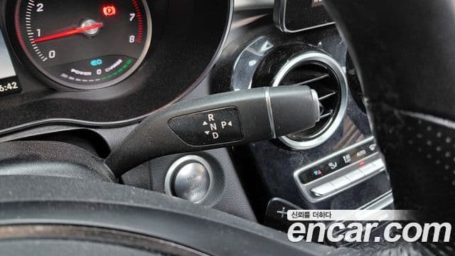 Mercedes-Benz GLC-Class 2018 — Şəkil 9/20