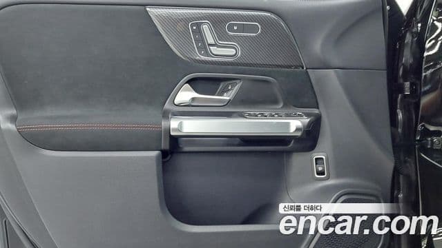 Mercedes-Benz GLB-Class 2025 — Şəkil 15/17