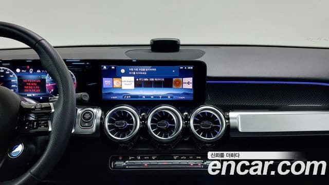 Mercedes-Benz GLB-Class 2025 — Şəkil 16/17