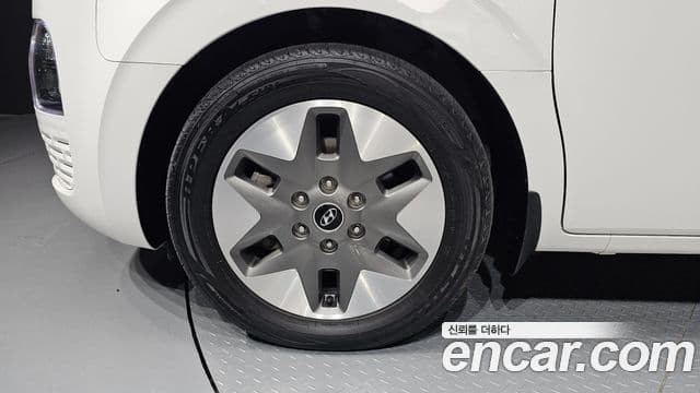 Hyundai Staria 2023 — фото 5 из 20