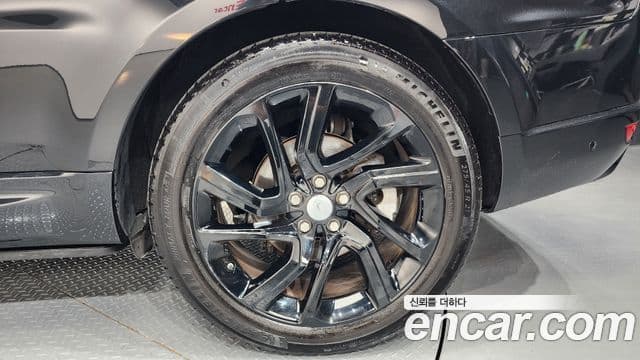 Land Rover Range Rover Sport 2019 — Photo 28/39
