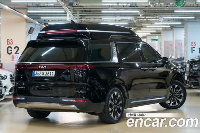 Kia Carnival 2023 — ფოტო 2/20