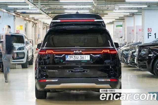 Kia Carnival 2023 — ფოტო 4/20