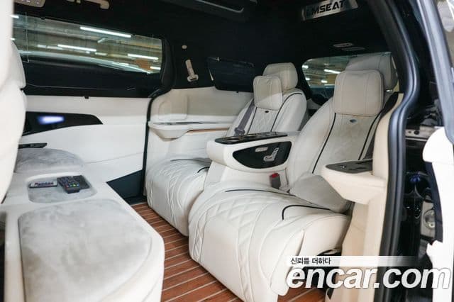 Kia Carnival 2023 — ფოტო 13/20