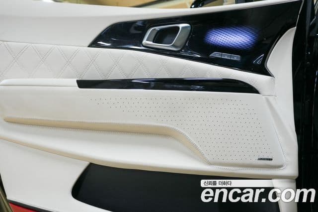 Kia Carnival 2023 — ფოტო 15/20