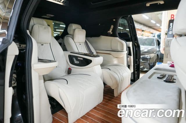 Kia Carnival 2023 — ფოტო 17/20