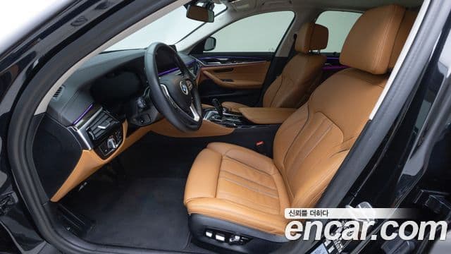 BMW 5 Series 2022 — ფოტო 8/20