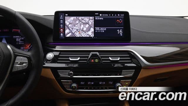 BMW 5 Series 2022 — ფოტო 13/20