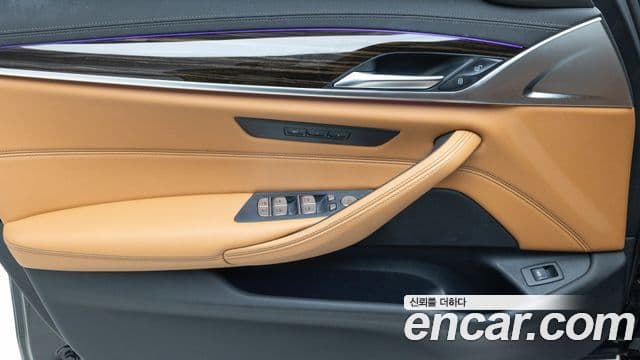 BMW 5 Series 2022 — ფოტო 14/20