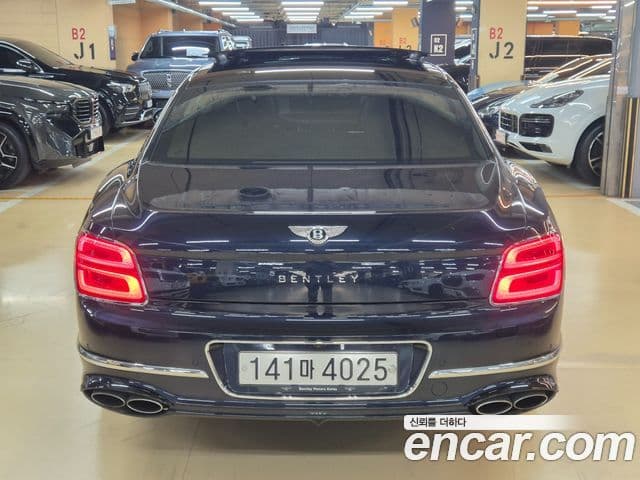 Bentley Flying Spur 2023 — ფოტო 3/20