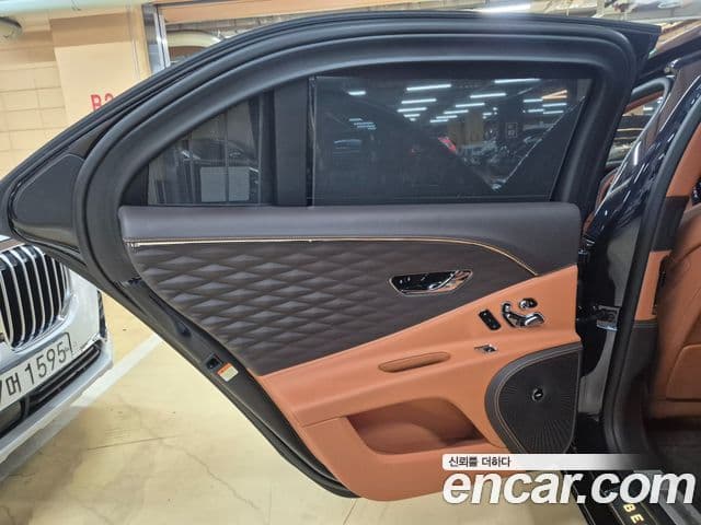 Bentley Flying Spur 2023 — Photo 18/20