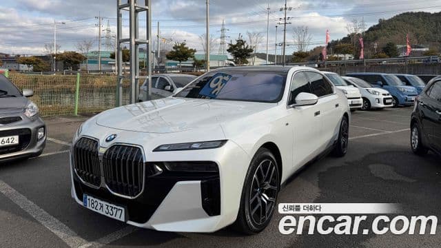 BMW 7 Series 2024 — фото 2 из 9