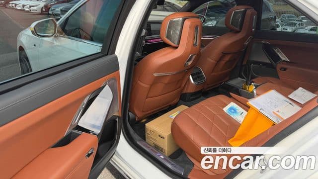 BMW 7 Series 2024 — фото 7 из 9