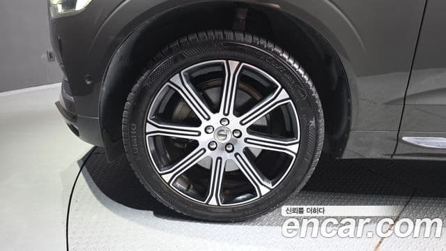 Volvo XC60 2018 — ფოტო 5/20