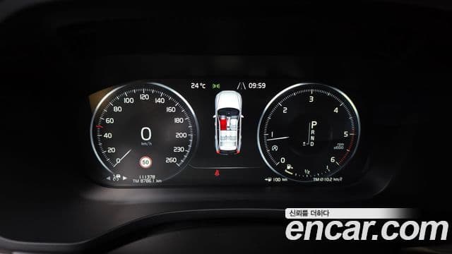 Volvo XC60 2018 — ფოტო 7/20