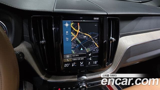 Volvo XC60 2018 — фото 14 из 20