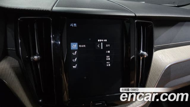 Volvo XC60 2018 — фото 16 из 20
