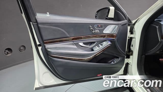 Mercedes-Benz S-Class 2019 — Photo 12/30